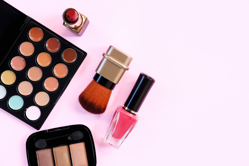 Professional Makeup Products with Cosmetic Beauty Products, Brus